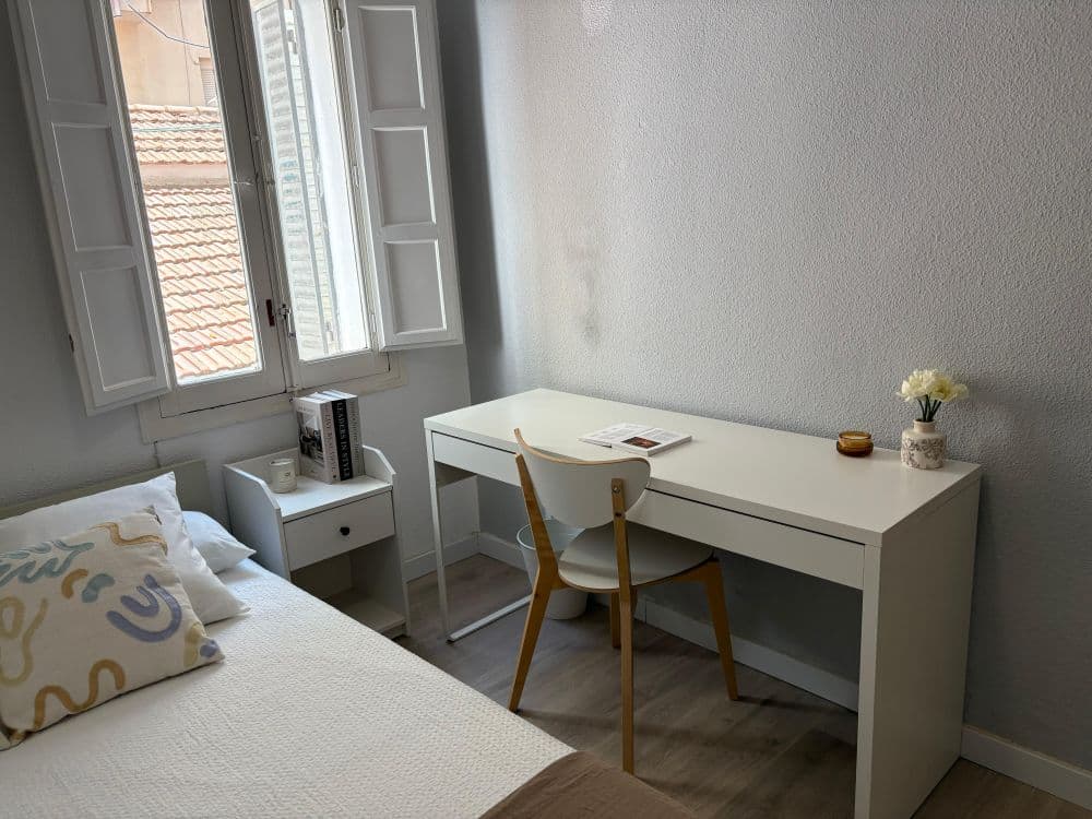 Private room in Madrid photo 3